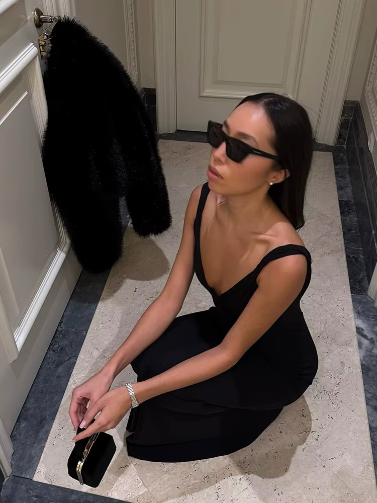 Elegant Backless Black Maxi Dress