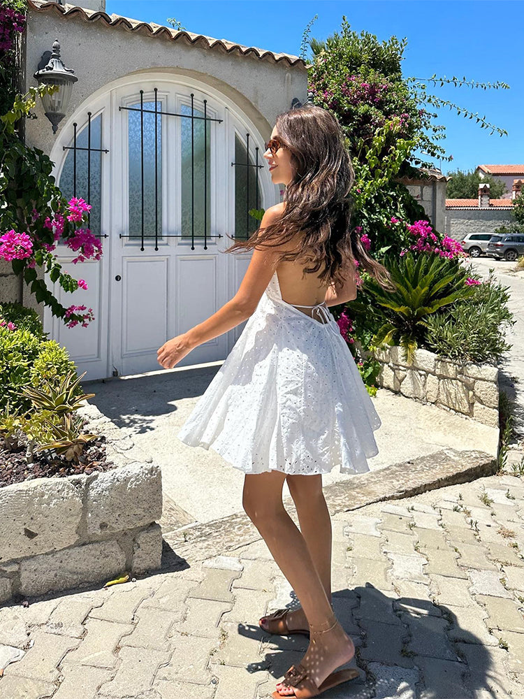 Robe d'été courte en dentelle de coton blanc dos nu